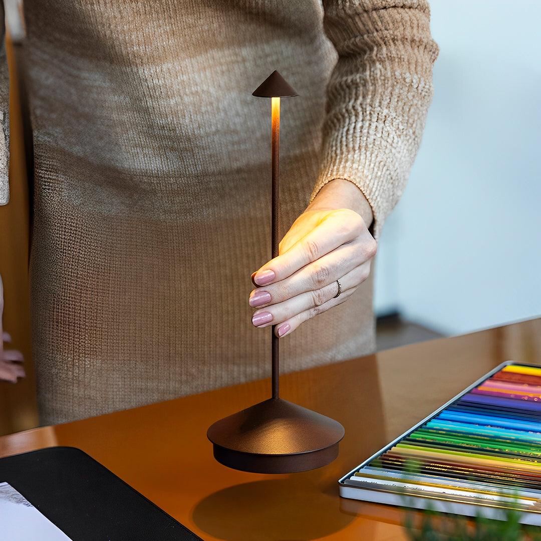 Luminária de Mesa Portátil Led Touch - Solene